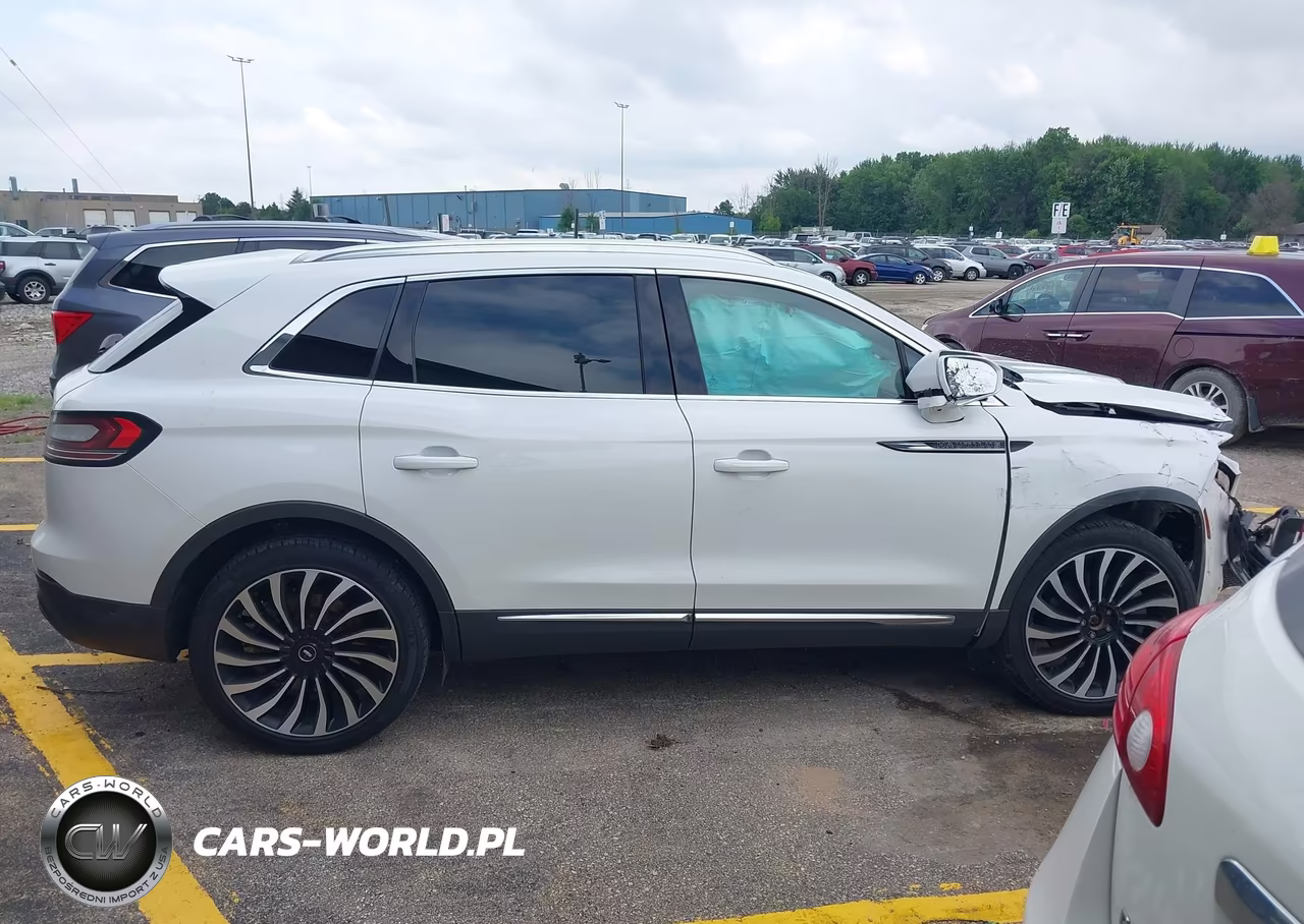 2022 Lincoln Nautilus Black Label VIN:2LMPJ9JP4NBL13313 - 13