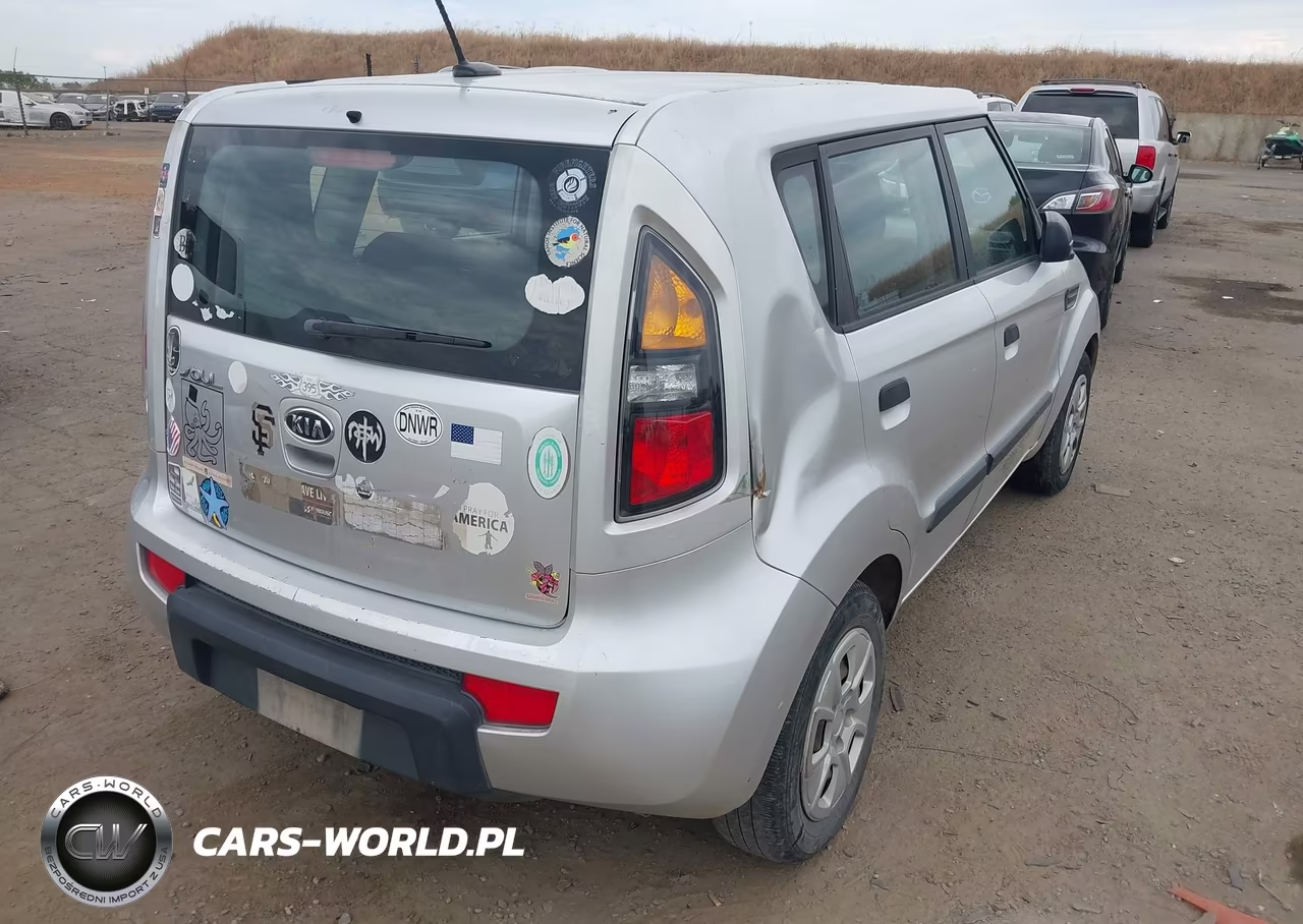 2010 Kia Soul VIN:KNDJT2A1XA7122968 - 4