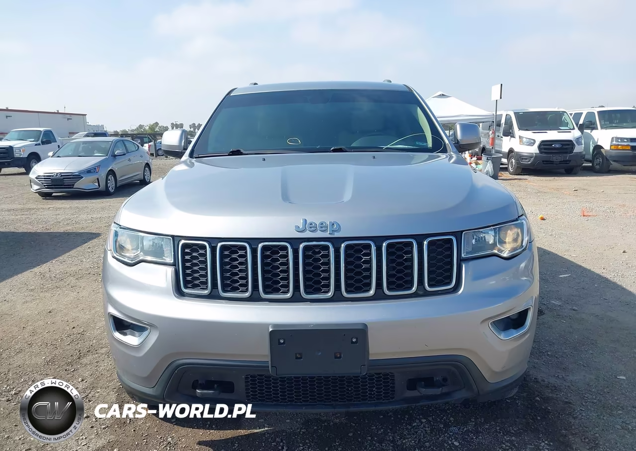 2018 Jeep Grand Cherokee Laredo E 4X4 VIN:1C4RJFAG9JC381432 - 13