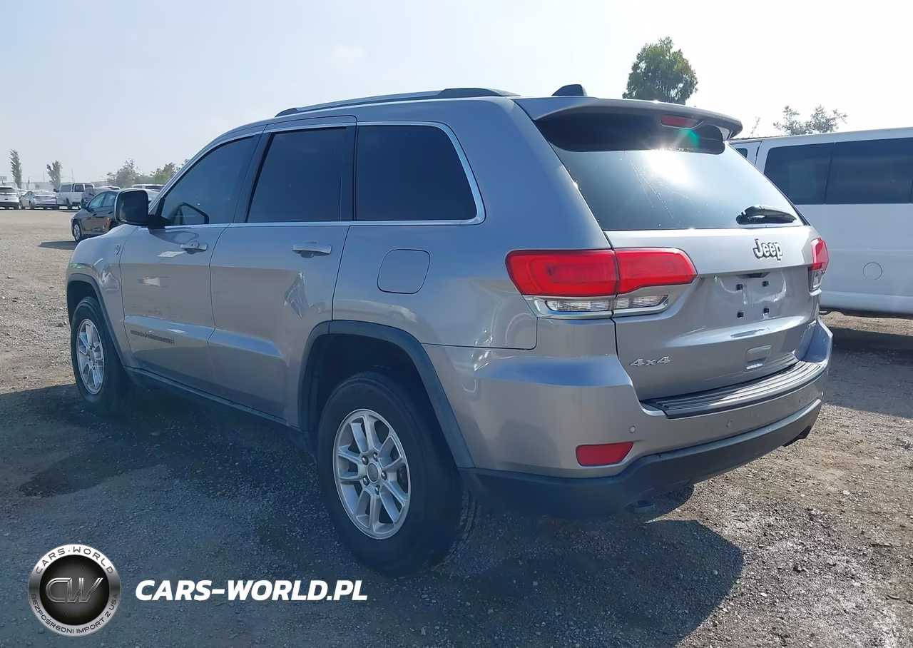 2018 Jeep Grand Cherokee Laredo E 4X4 VIN:1C4RJFAG9JC381432 - 3