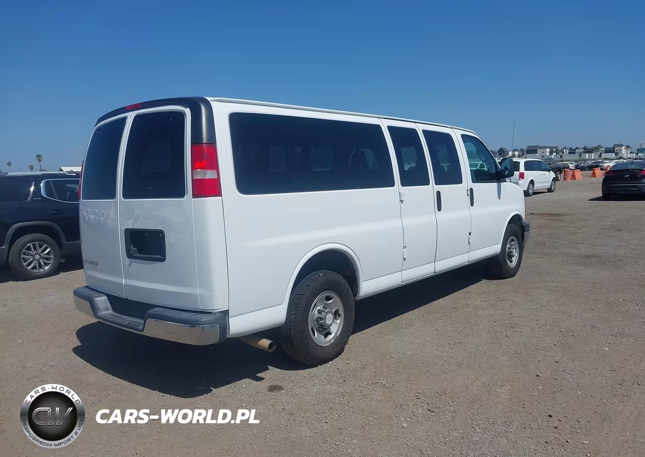 2018 Chevrolet Express 3500 Lt VIN:1GAZGPFG6J1300405 - 4
