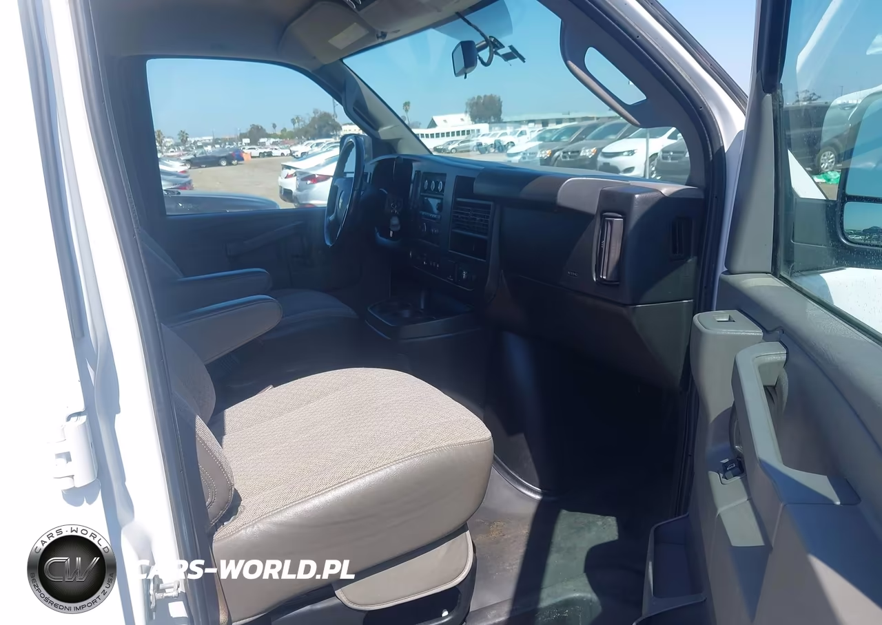 2018 Chevrolet Express 3500 Lt VIN:1GAZGPFG6J1300405 - 5