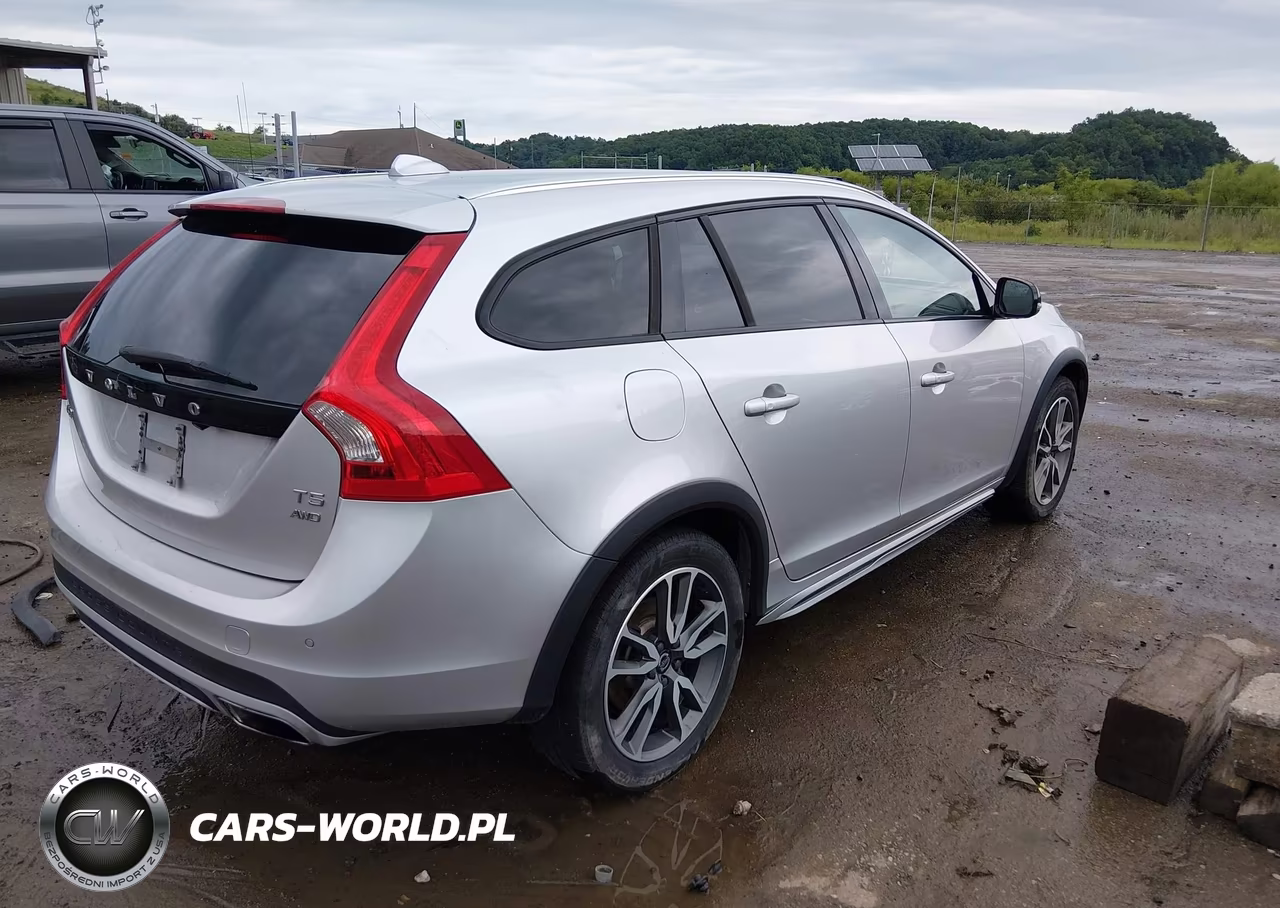 2017 Volvo V60 Cross Country T5 VIN:YV440MWK1H1039412 - 4