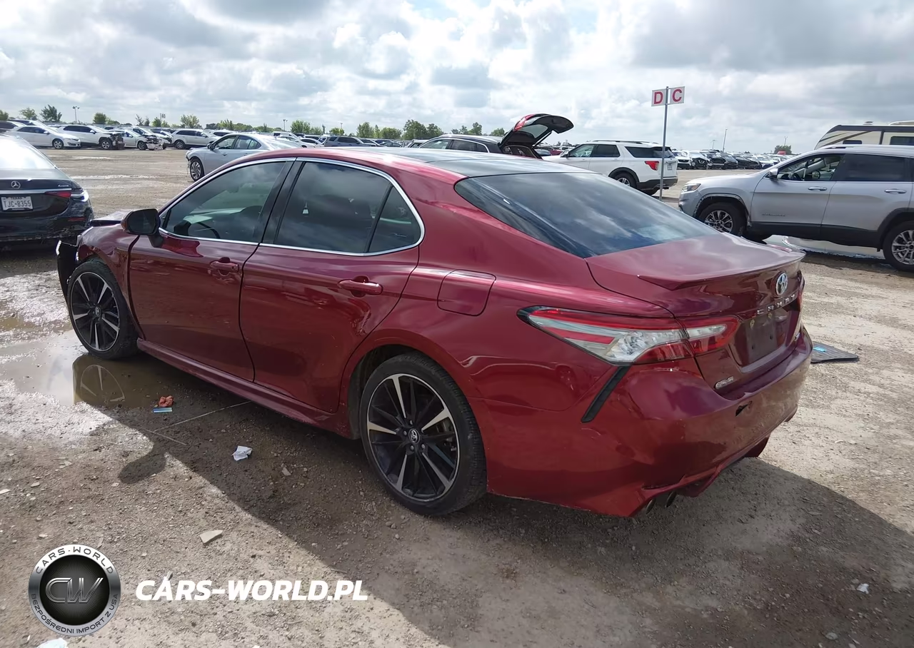 2018 Toyota Camry Xse VIN:4T1B61HK5JU583867 - 3