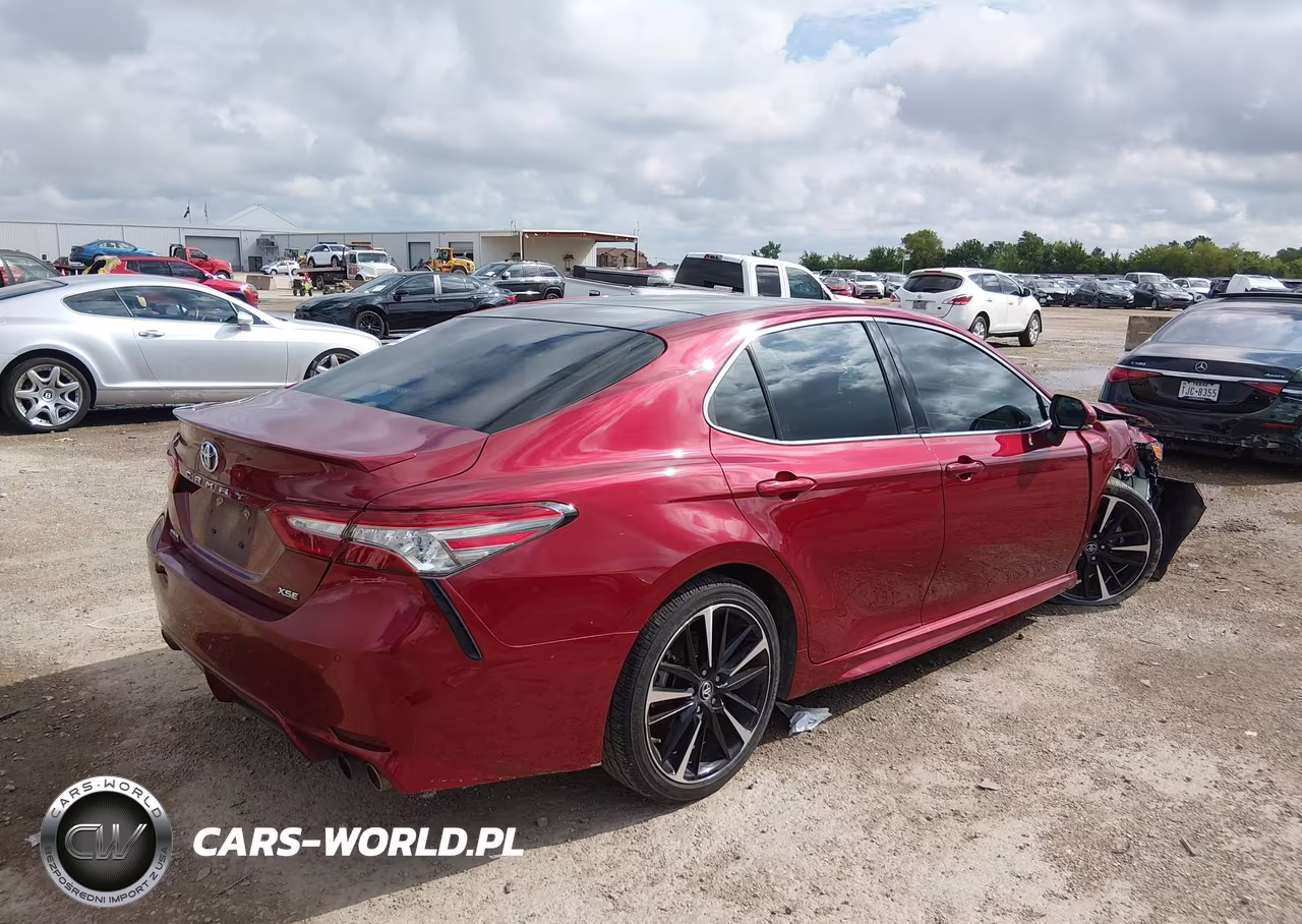 2018 Toyota Camry Xse VIN:4T1B61HK5JU583867 - 4