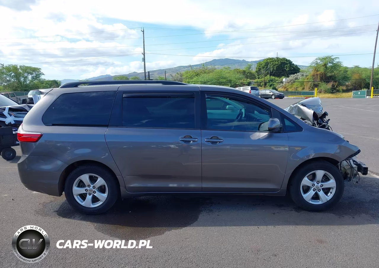 2015 Toyota Sienna Le 7 Passenger-Le 8 Passenger VIN:5TDKK3DC1FS565520 - 14