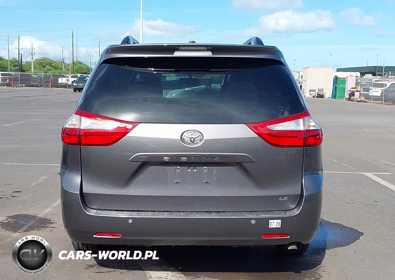 2015 Toyota Sienna Le 7 Passenger-Le 8 Passenger VIN:5TDKK3DC1FS565520 - 17