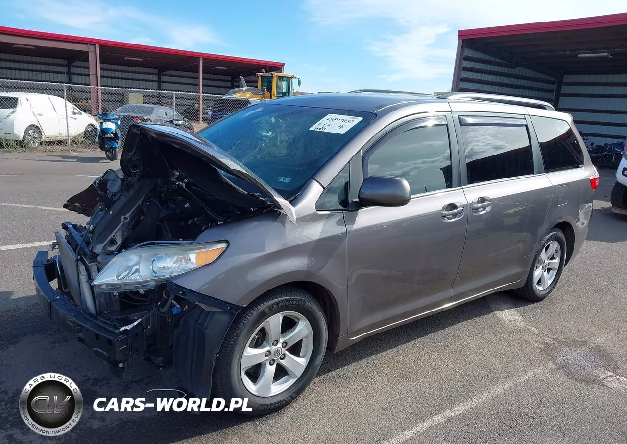 2015 Toyota Sienna Le 7 Passenger-Le 8 Passenger VIN:5TDKK3DC1FS565520 - 18