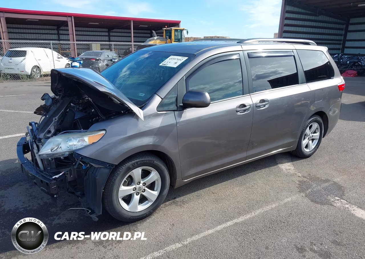 2015 Toyota Sienna Le 7 Passenger-Le 8 Passenger VIN:5TDKK3DC1FS565520 - 2