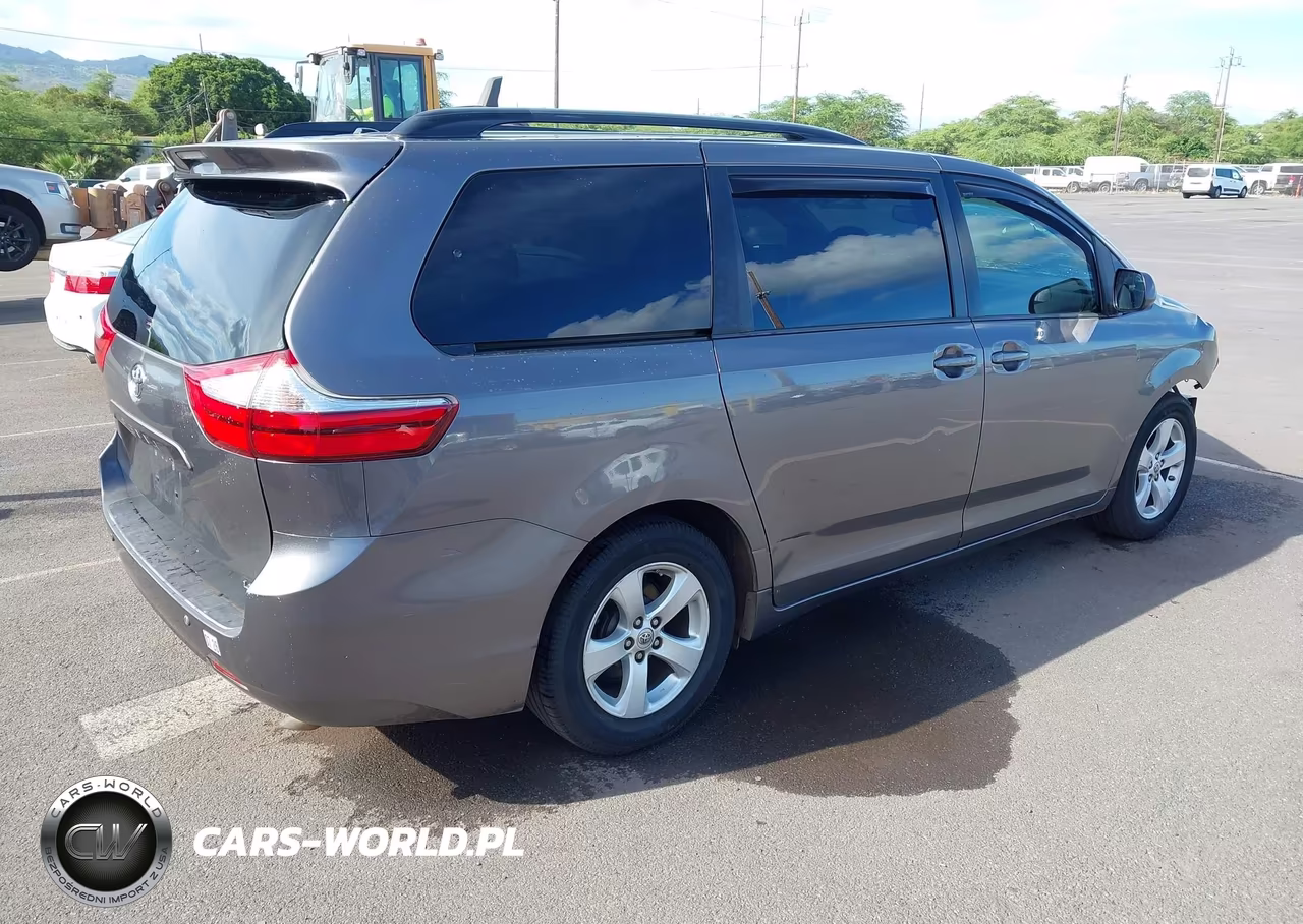 2015 Toyota Sienna Le 7 Passenger-Le 8 Passenger VIN:5TDKK3DC1FS565520 - 4