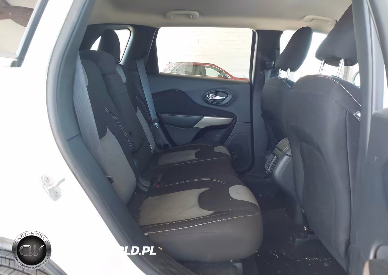 2018 Jeep Cherokee Latitude Fwd VIN:1C4PJLCB2JD563300 - 8