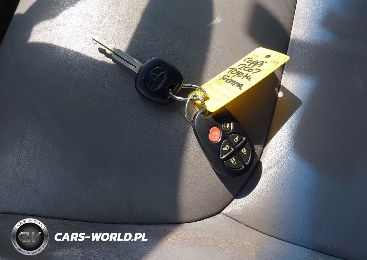 2007 Toyota Sienna Xle VIN:5TDBK22C67S008682 - 11