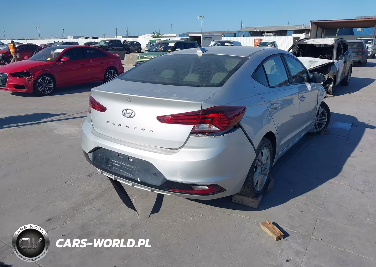 2019 Hyundai Elantra Sel VIN:5NPD84LFXKH425359 - 4