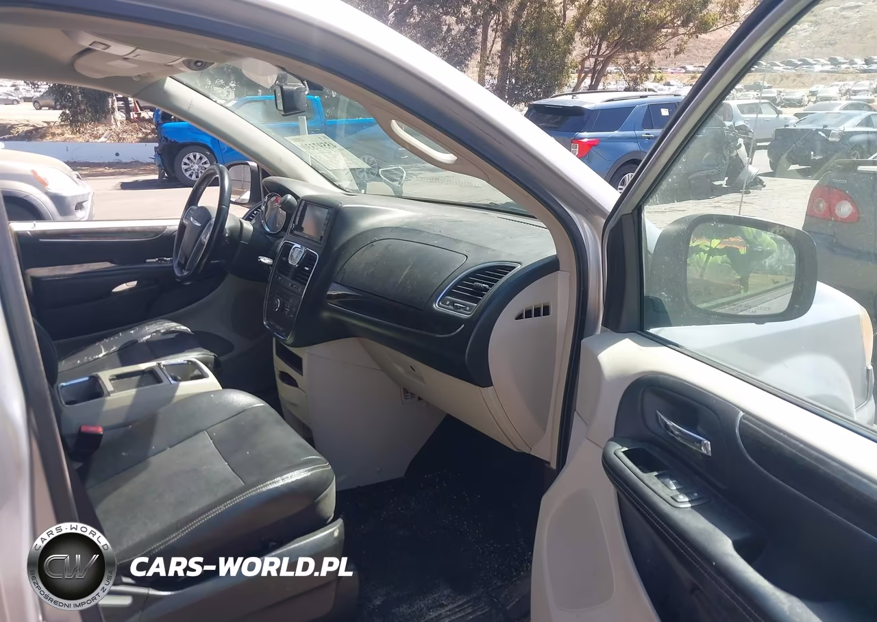 2012 Chrysler Town & Country Touring VIN:2C4RC1BG0CR367781 - 5
