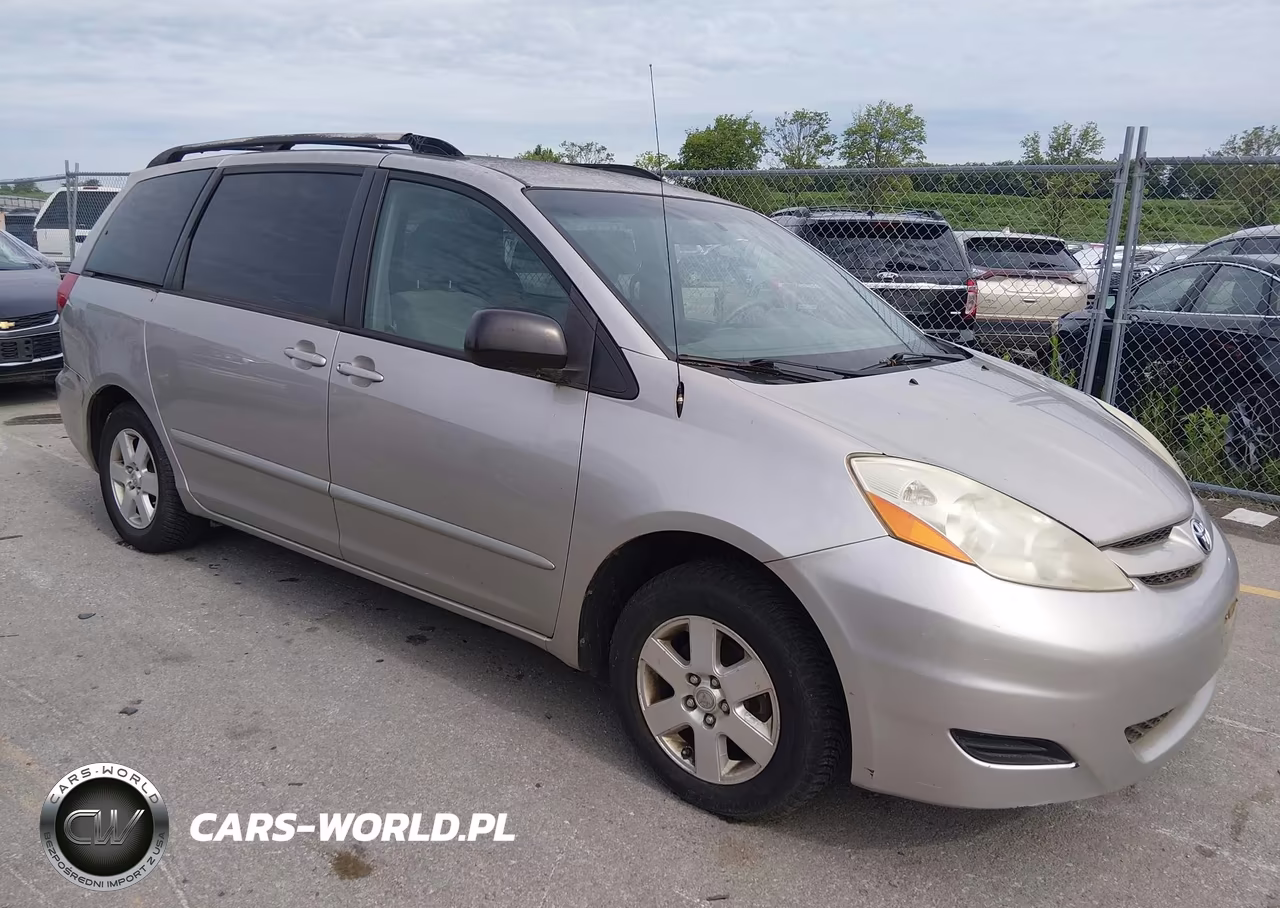 2009 Toyota Sienna Le – zdjęcie 1 z 11