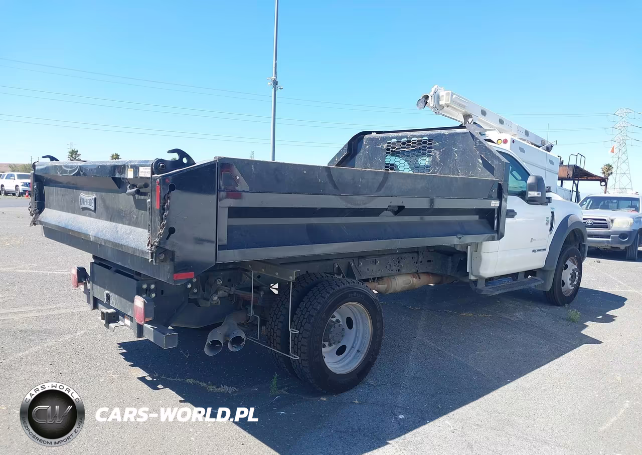 2017 Ford F-550 Chassis Xl VIN:1FDUF5GT4HEF17518 - 3