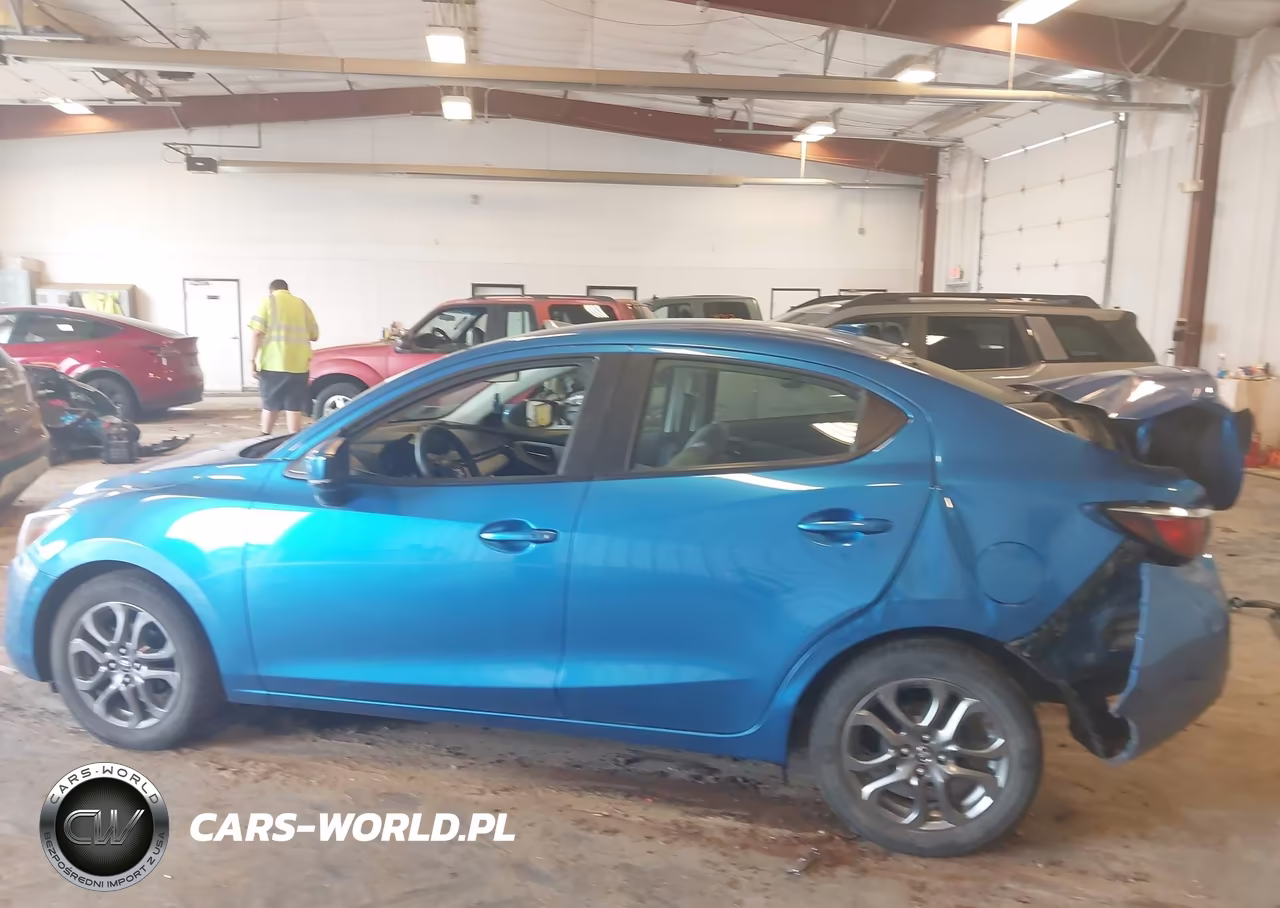 2019 Toyota Yaris Le VIN:3MYDLBYVXKY517840 - 14