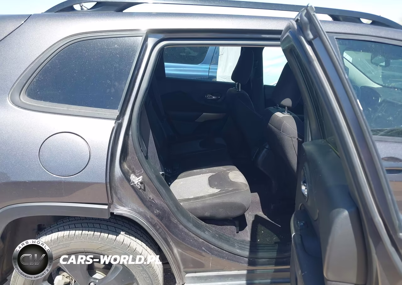 2018 Jeep Cherokee Latitude Fwd VIN:1C4PJLCB9JD544467 - 8