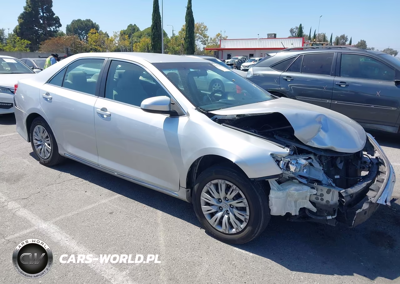 2012 Toyota Camry Le – zdjęcie 1 z 17