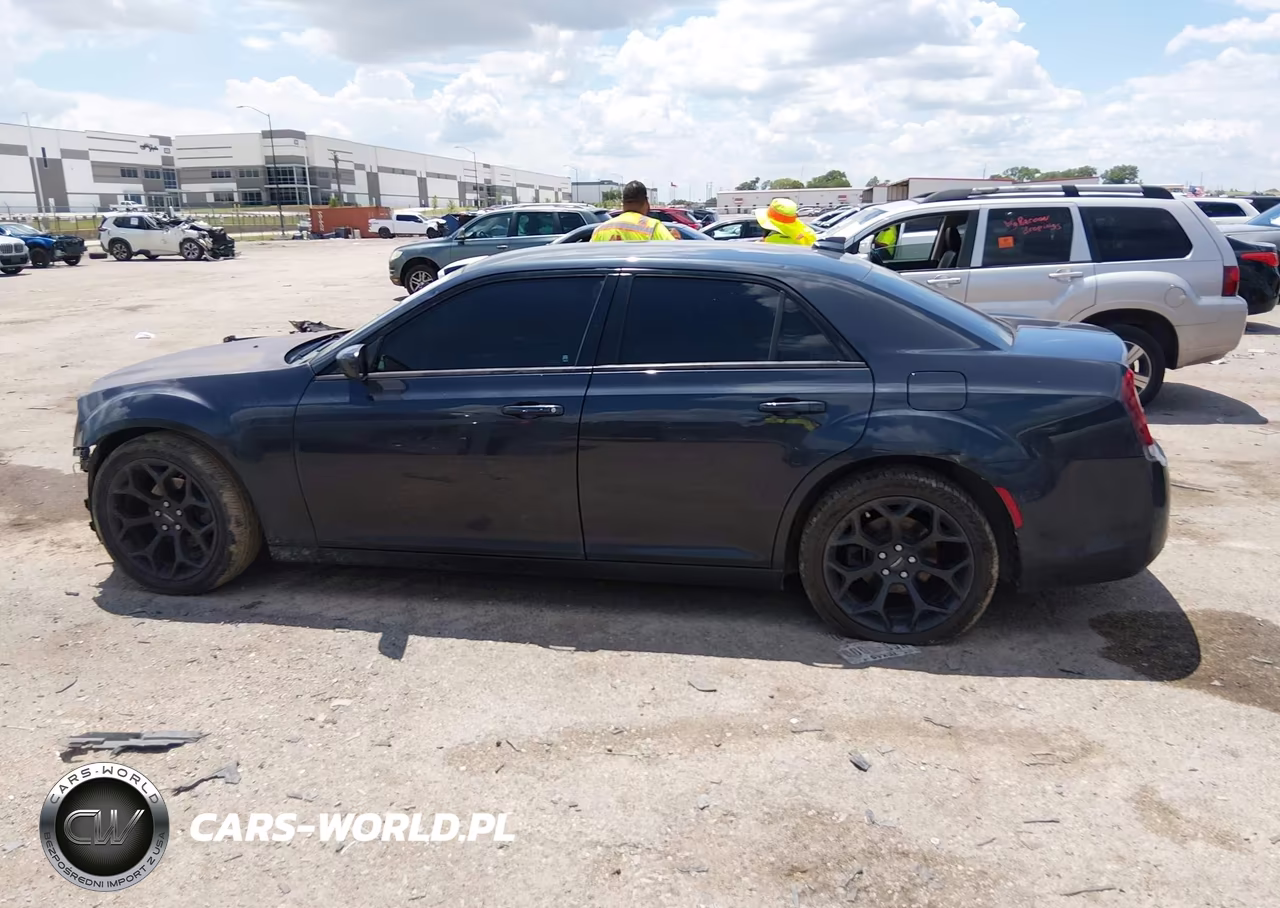 2019 Chrysler 300 300S VIN:2C3CCABGXKH559496 - 14