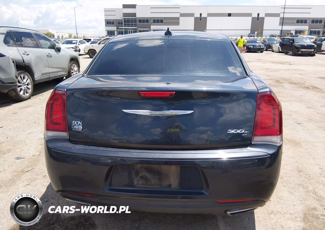 2019 Chrysler 300 300S VIN:2C3CCABGXKH559496 - 16