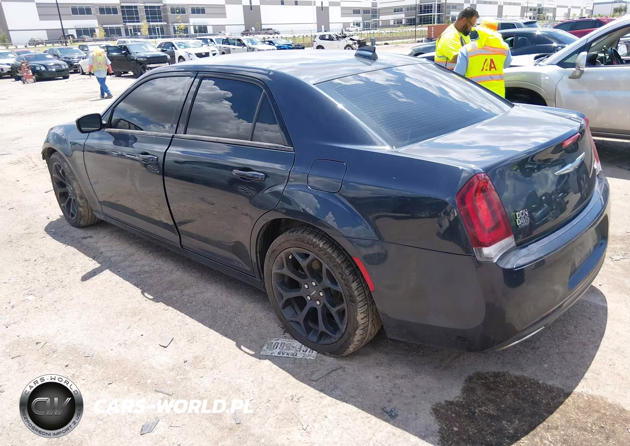 2019 Chrysler 300 300S VIN:2C3CCABGXKH559496 - 3