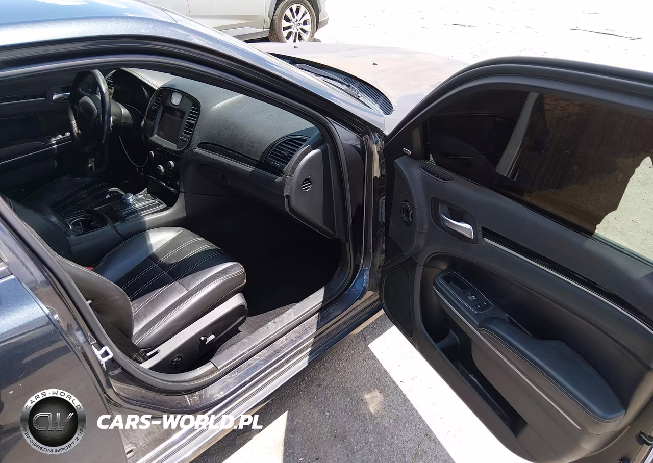 2019 Chrysler 300 300S VIN:2C3CCABGXKH559496 - 5