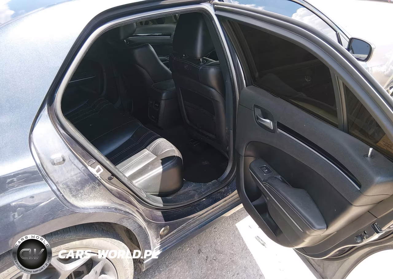 2019 Chrysler 300 300S VIN:2C3CCABGXKH559496 - 8