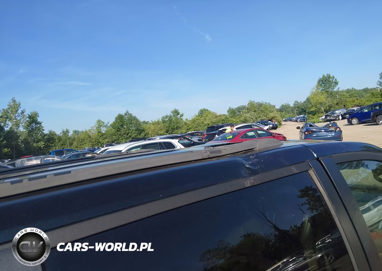 2016 Chrysler Town & Country Touring-L Anniversary Edition VIN:2C4RC1CG2GR190915 - 6