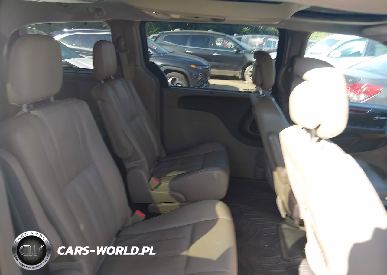 2016 Chrysler Town & Country Touring-L Anniversary Edition VIN:2C4RC1CG2GR190915 - 8