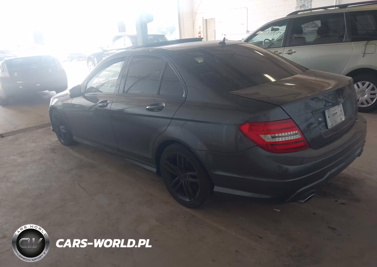 2013 Mercedes-Benz C 300 Sport 4Matic VIN:WDDGF8AB8DR245325 - 3