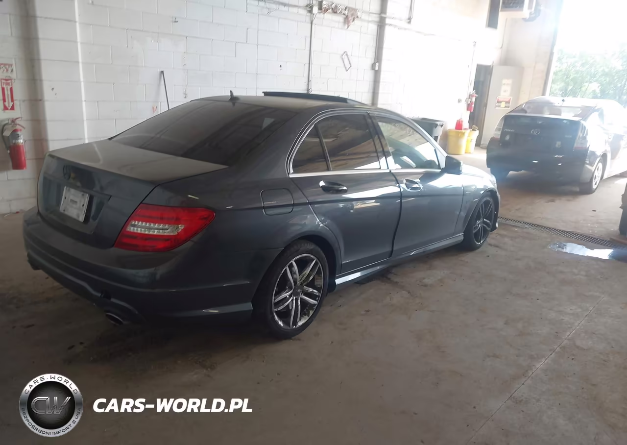 2013 Mercedes-Benz C 300 Sport 4Matic VIN:WDDGF8AB8DR245325 - 4