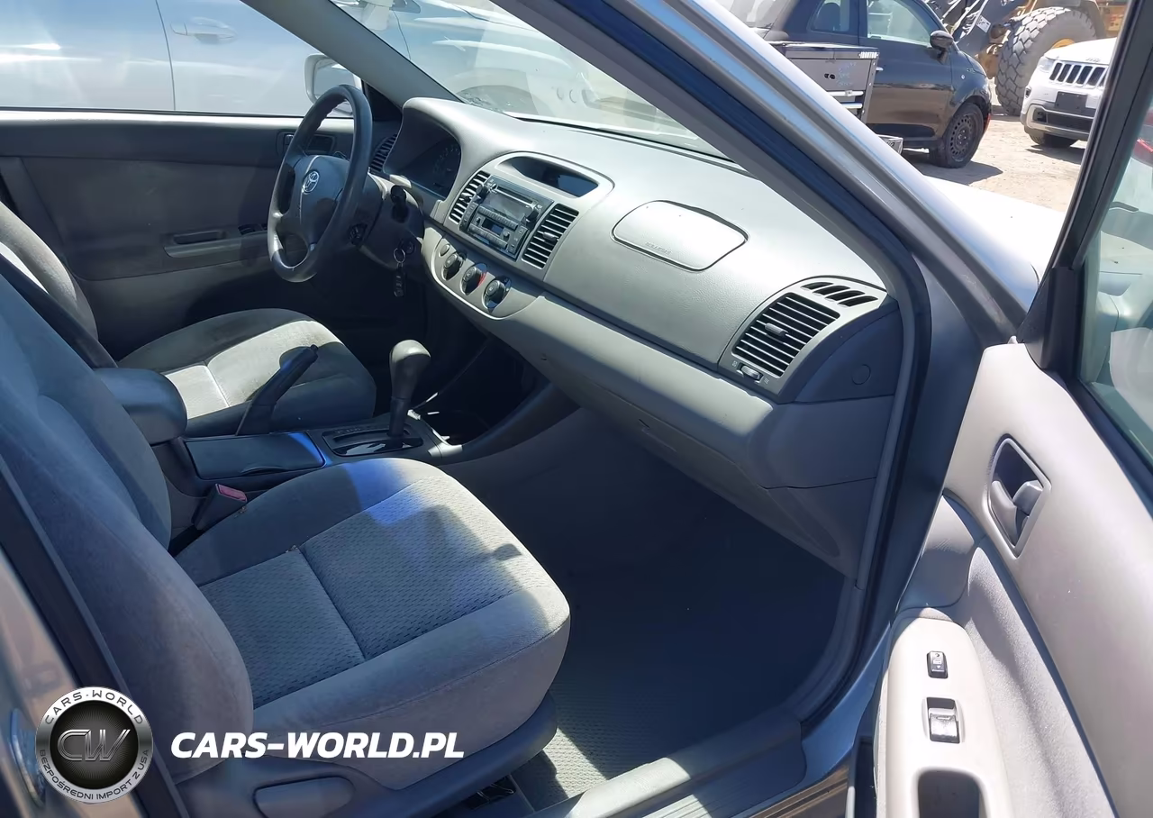 2003 Toyota Camry Le VIN:4T1BE32K33U741990 - 5