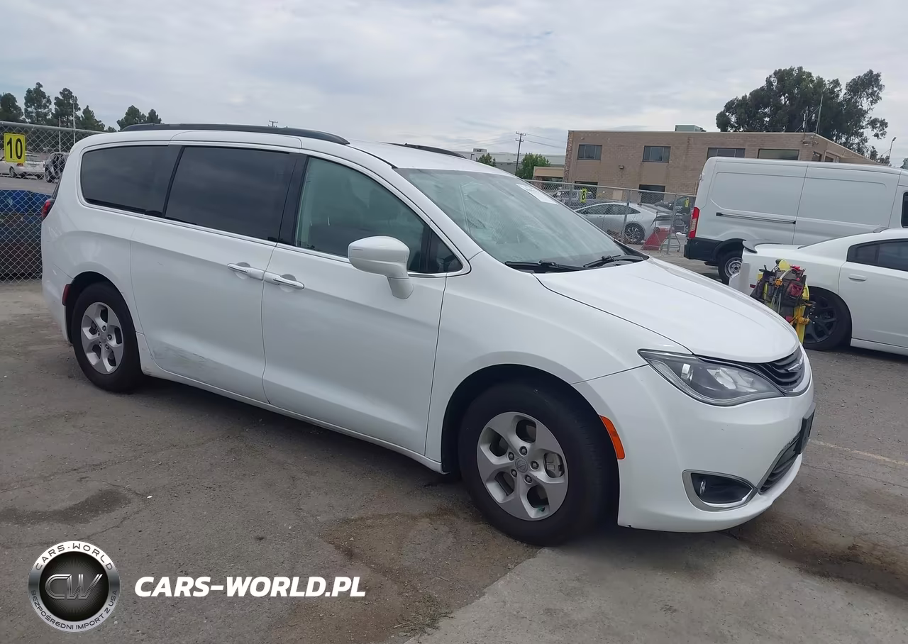 2017 Chrysler Pacifica Hybrid Premium – zdjęcie 1 z 11