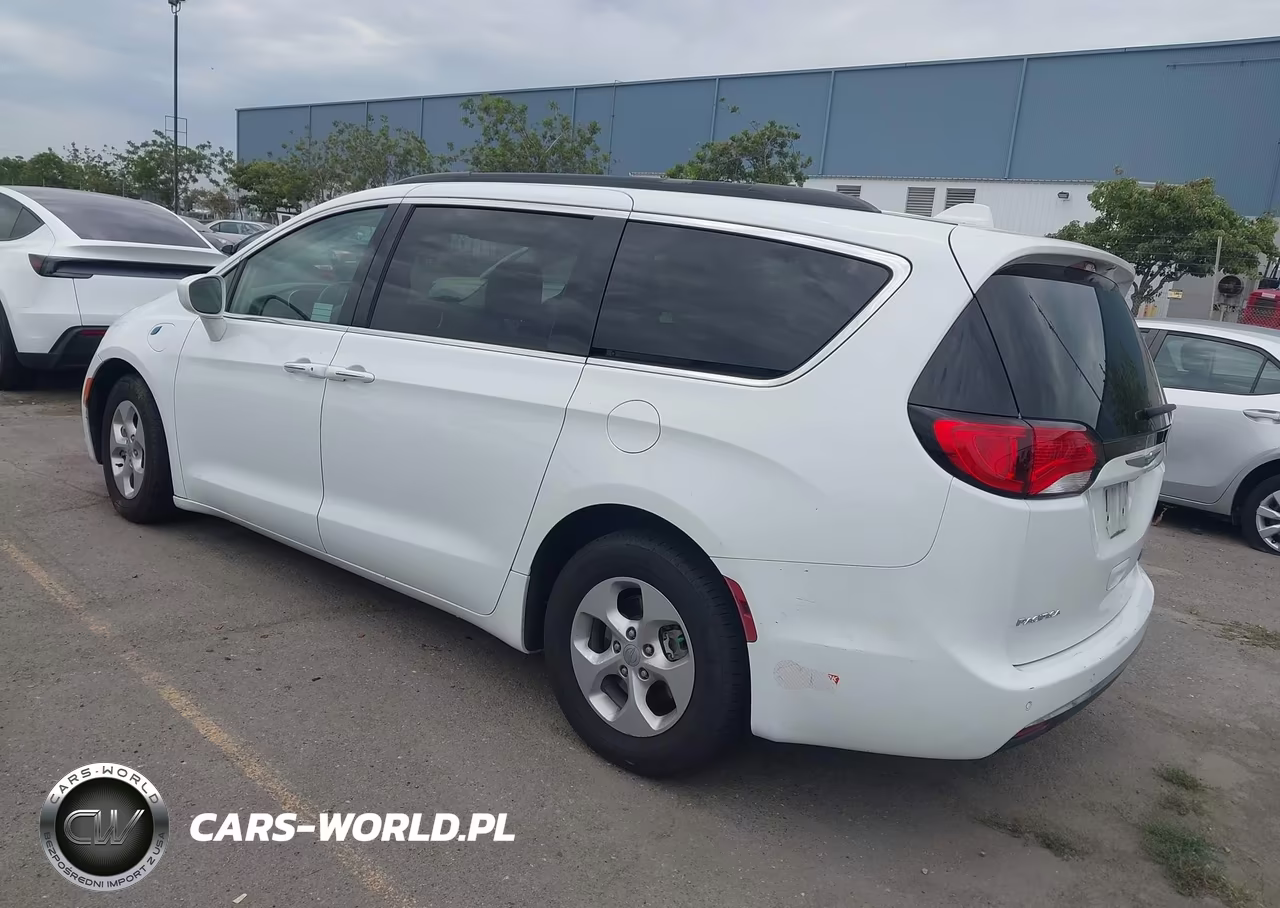 2017 Chrysler Pacifica Hybrid Premium VIN:2C4RC1L74HR764352 - 3