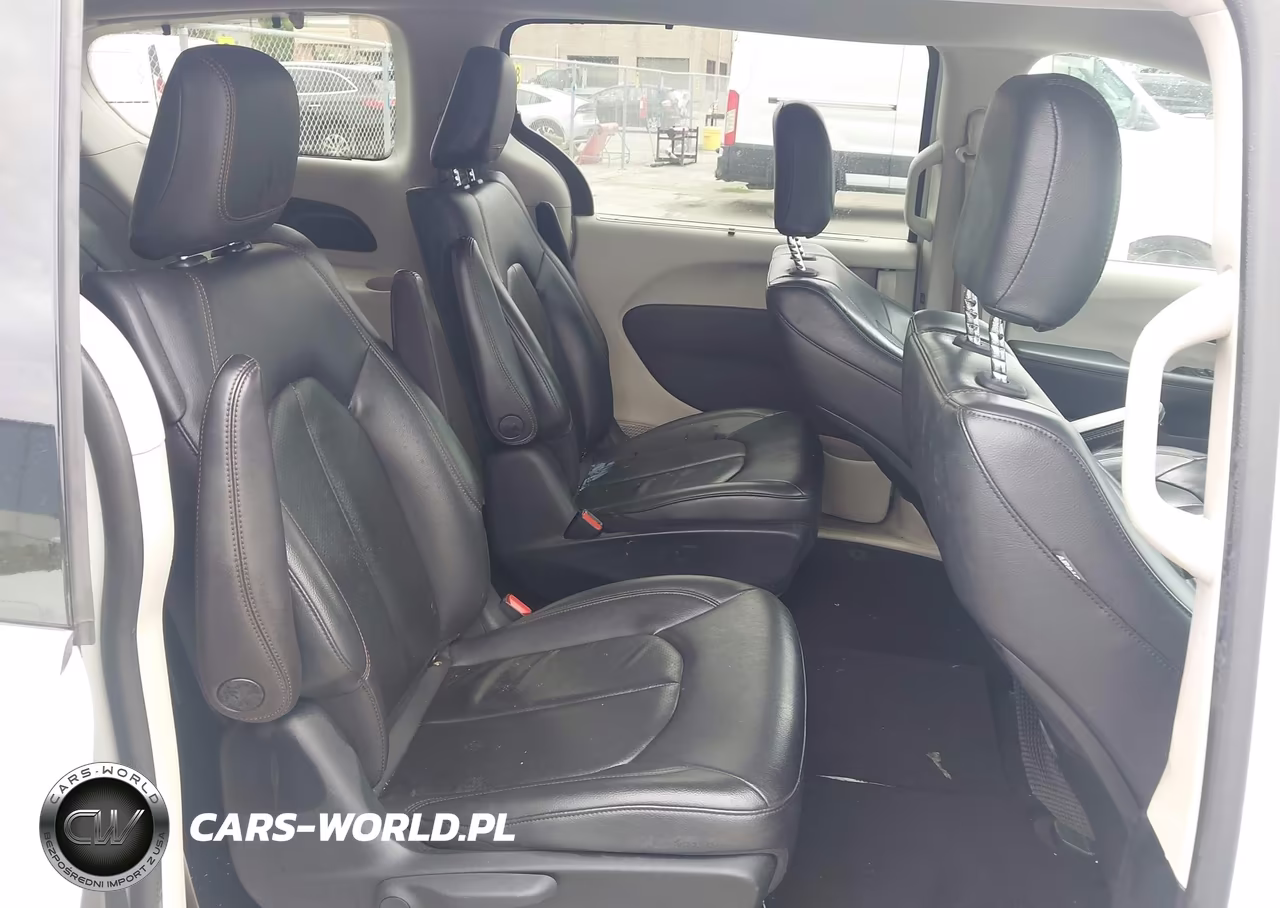 2017 Chrysler Pacifica Hybrid Premium VIN:2C4RC1L74HR764352 - 8