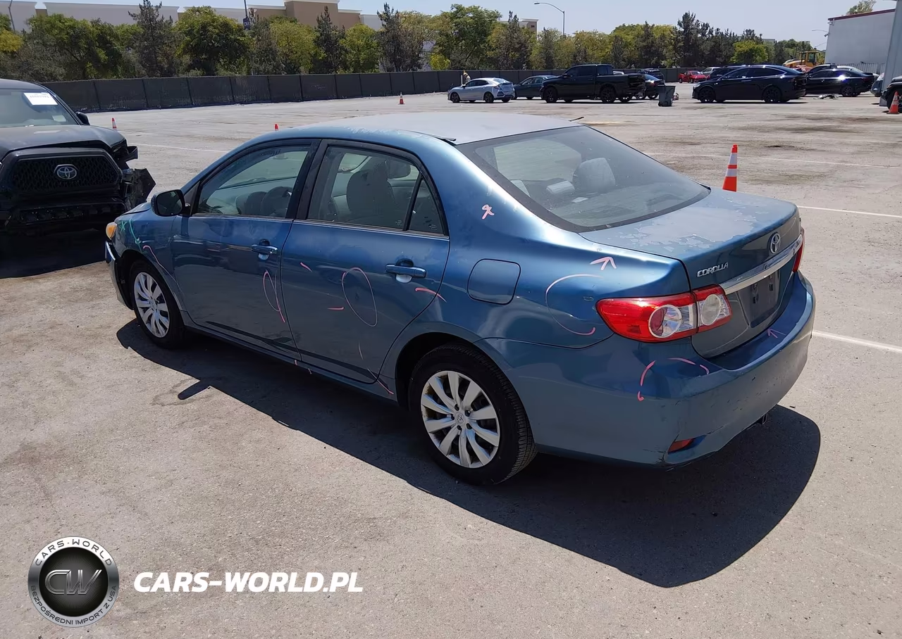 2013 Toyota Corolla Le VIN:5YFBU4EE8DP128541 - 3