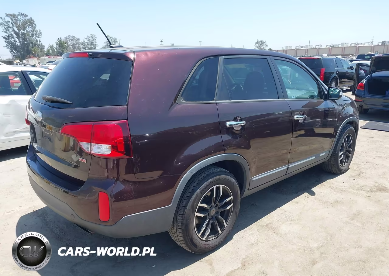 2014 Kia Sorento Lx VIN:5XYKT3A63EG537628 - 4