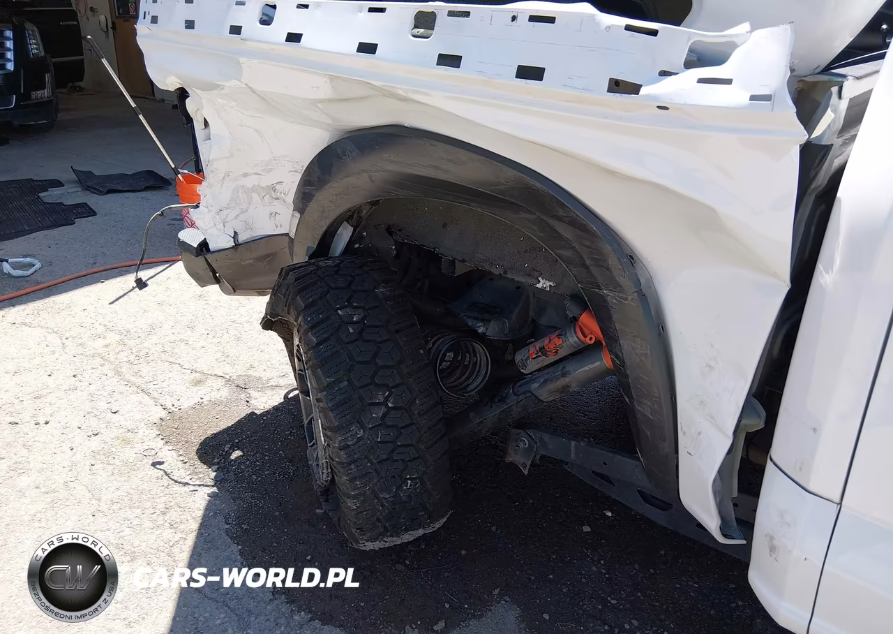 2023 Ford F-150 Raptor VIN:1FTFW1RGXPFA22139 - 17