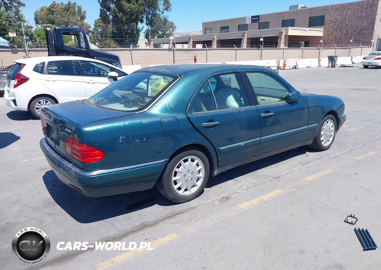1996 Mercedes-Benz E 300D VIN:WDBJF20FXTJ023429 - 4