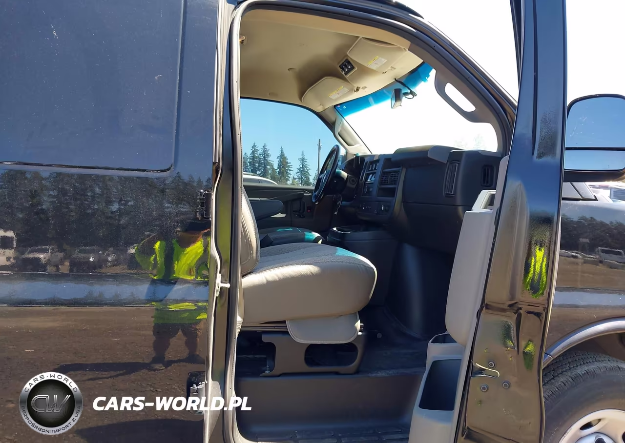 2018 Chevrolet Express 2500 Work Van VIN:1GCWGAFG5J1289534 - 5