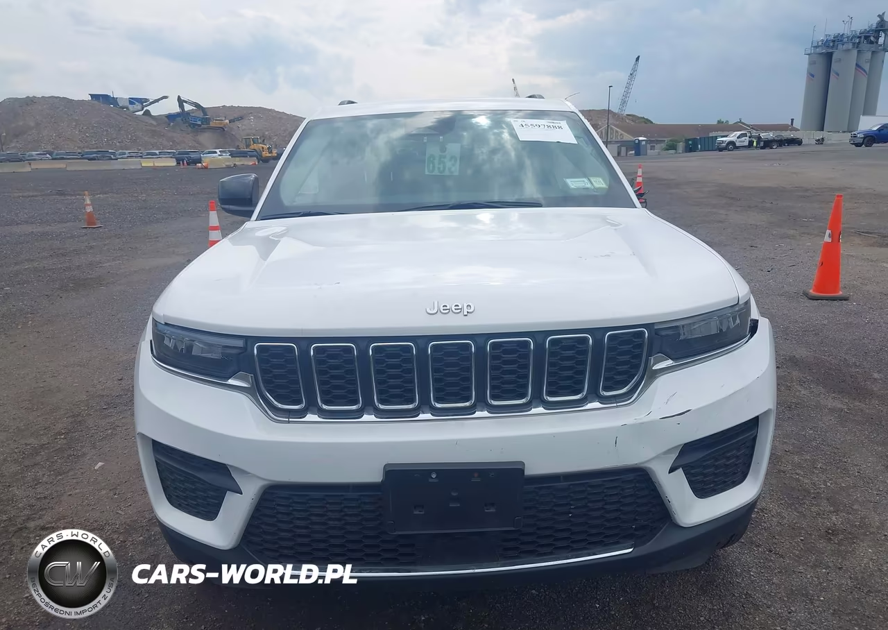 2023 Jeep Grand Cherokee Laredo 4X4 VIN:1C4RJHAG8PC528800 - 12