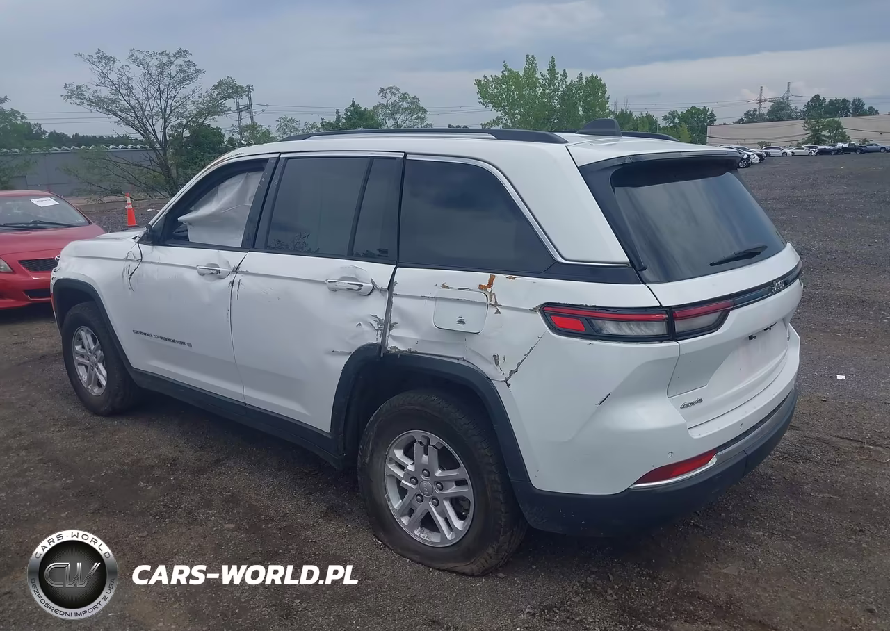 2023 Jeep Grand Cherokee Laredo 4X4 VIN:1C4RJHAG8PC528800 - 3