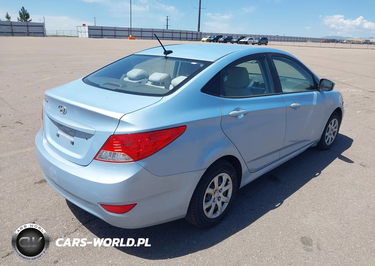 2013 Hyundai Accent Gls VIN:KMHCT4AE0DU522675 - 4