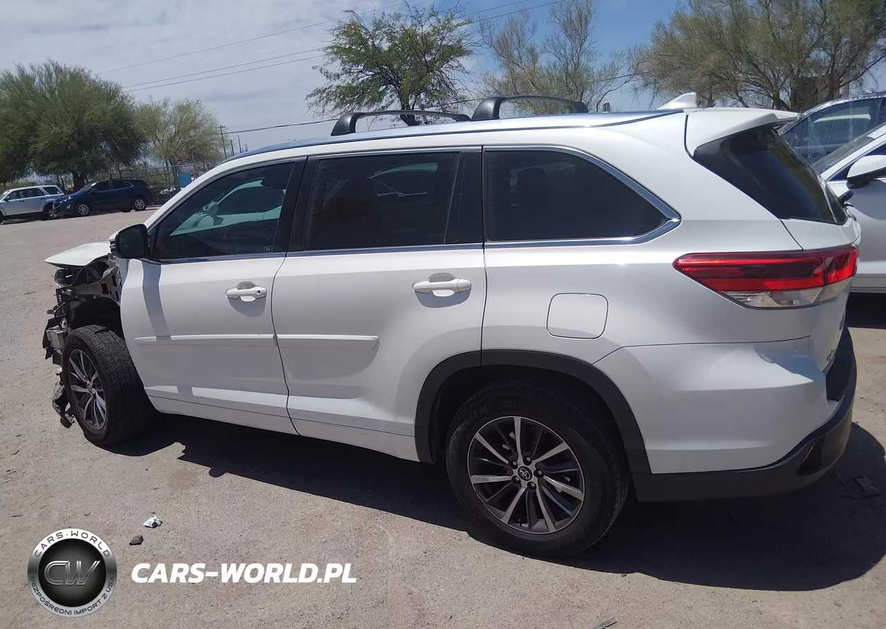 2018 Toyota Highlander Xle VIN:5TDKZRFH0JS544335 - 13