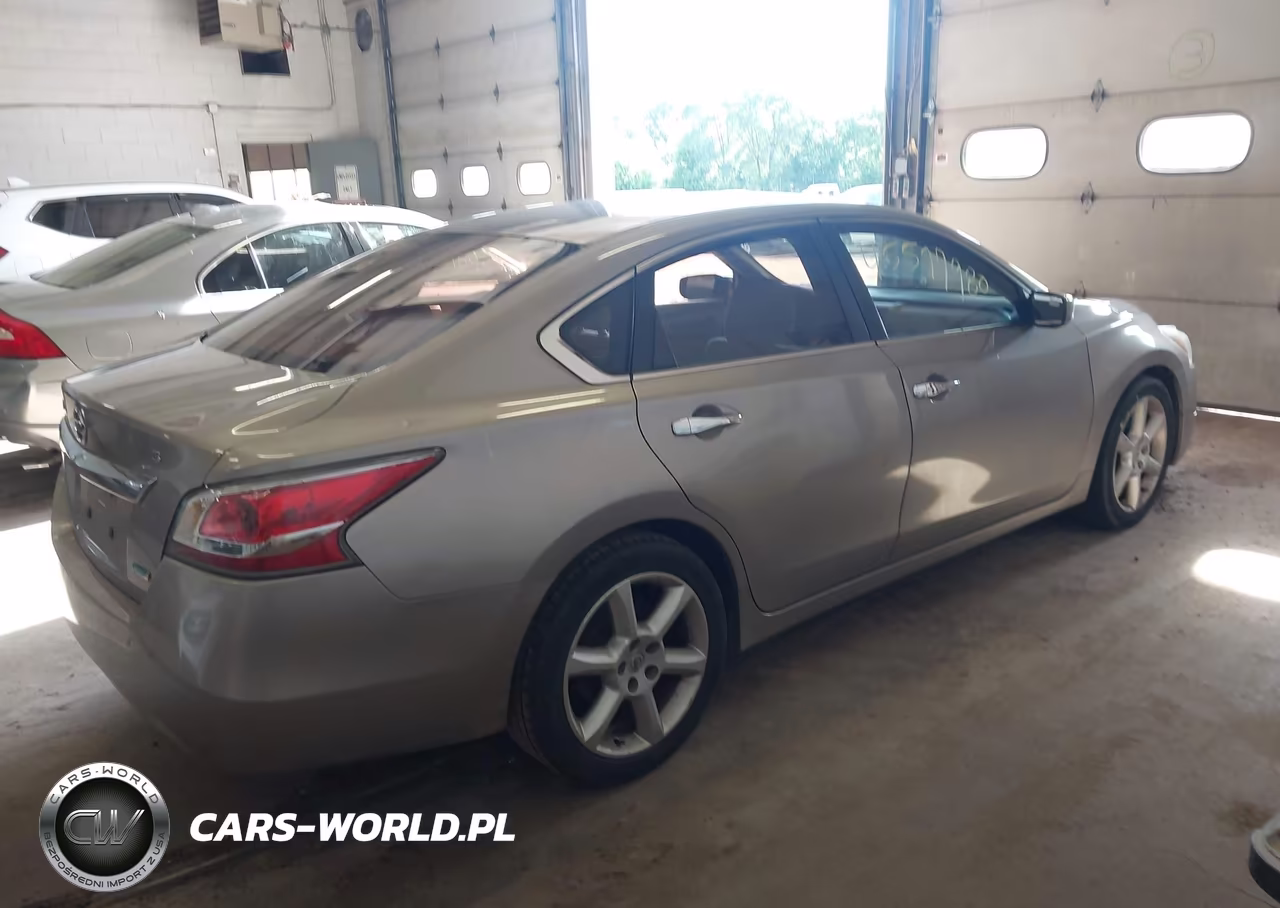 2014 Nissan Altima 2.5 S VIN:1N4AL3AP3EC144923 - 4