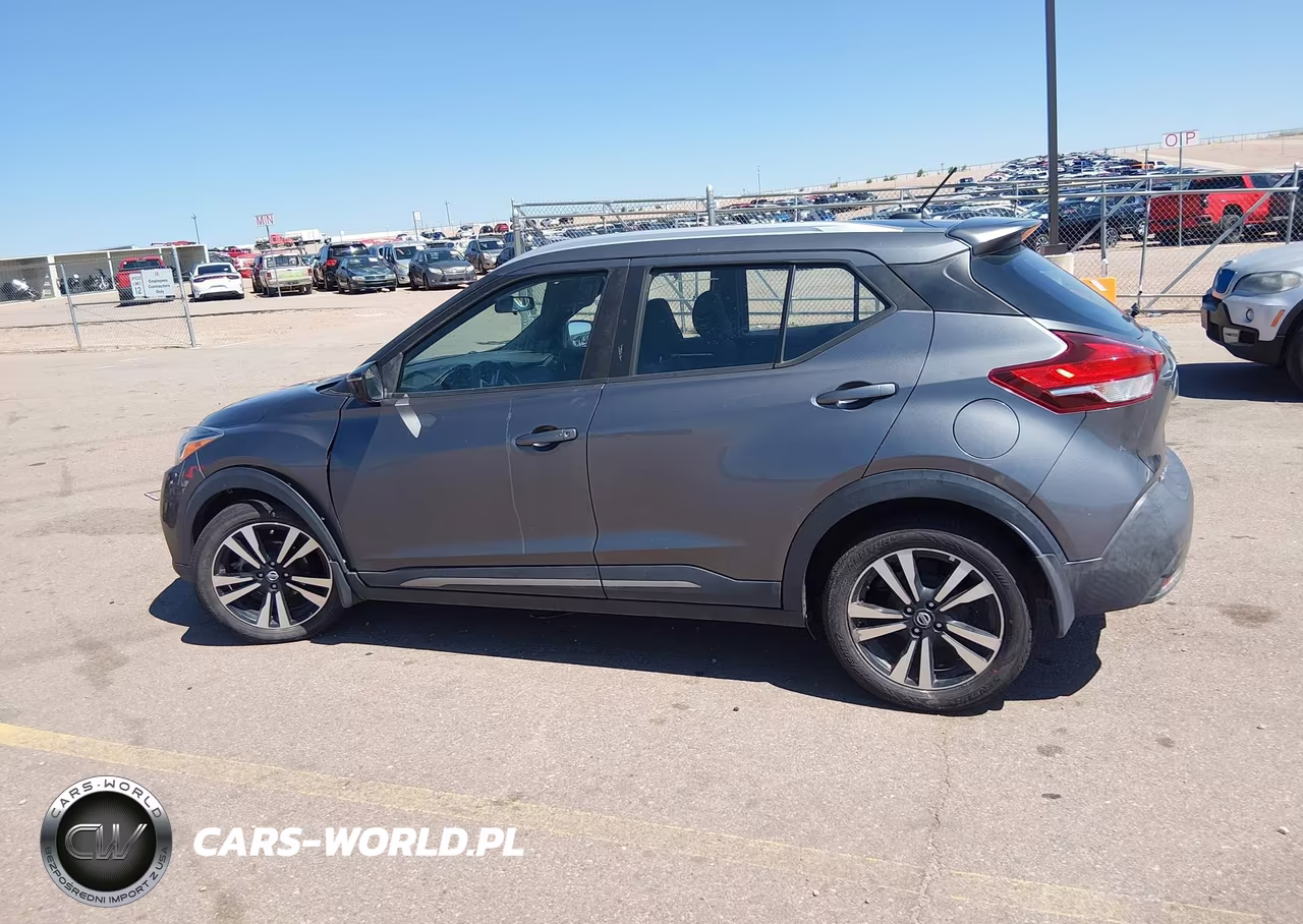 2019 Nissan Kicks Sr VIN:3N1CP5CUXKL565479 - 14