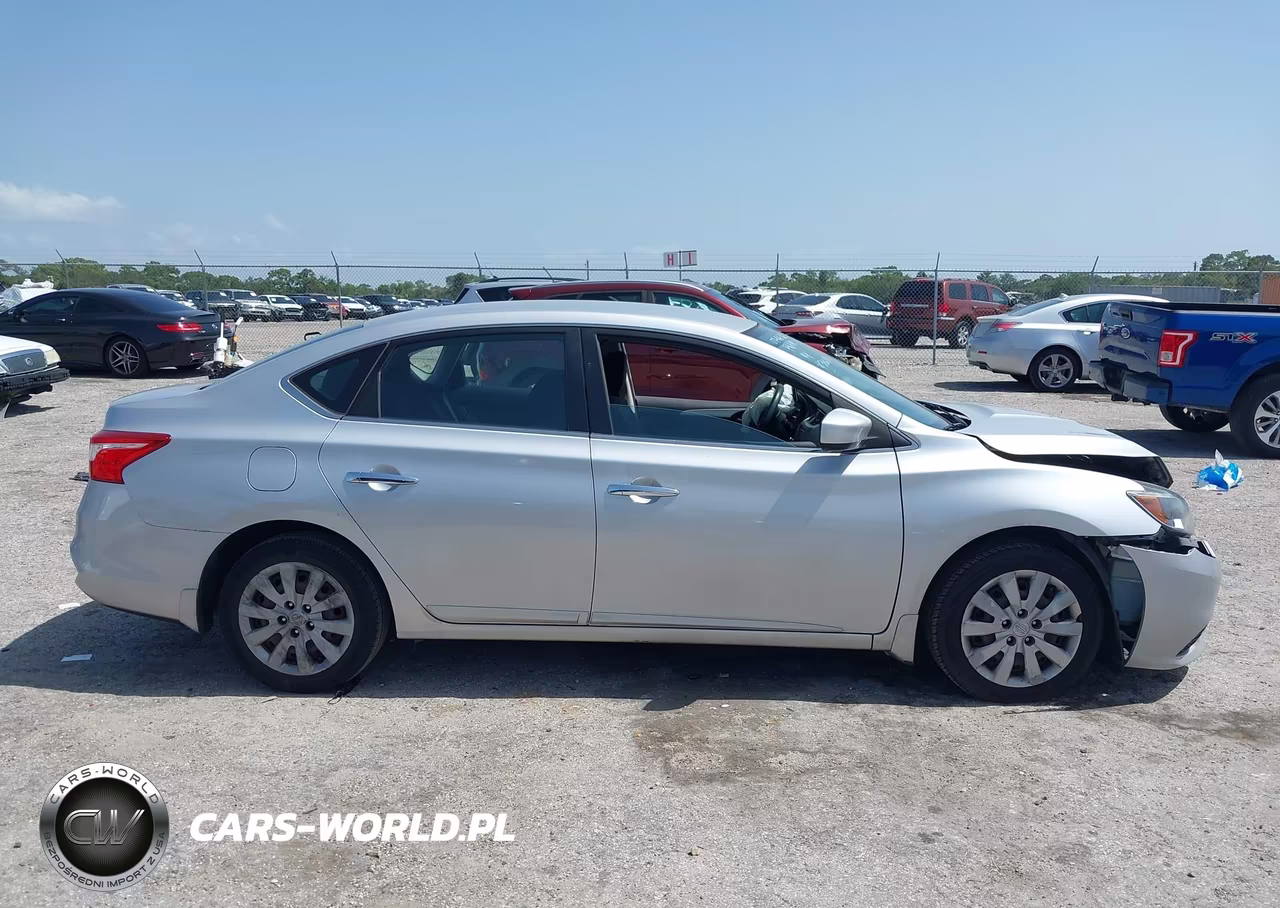 2018 Nissan Sentra S VIN:3N1AB7AP2JY232743 - 13