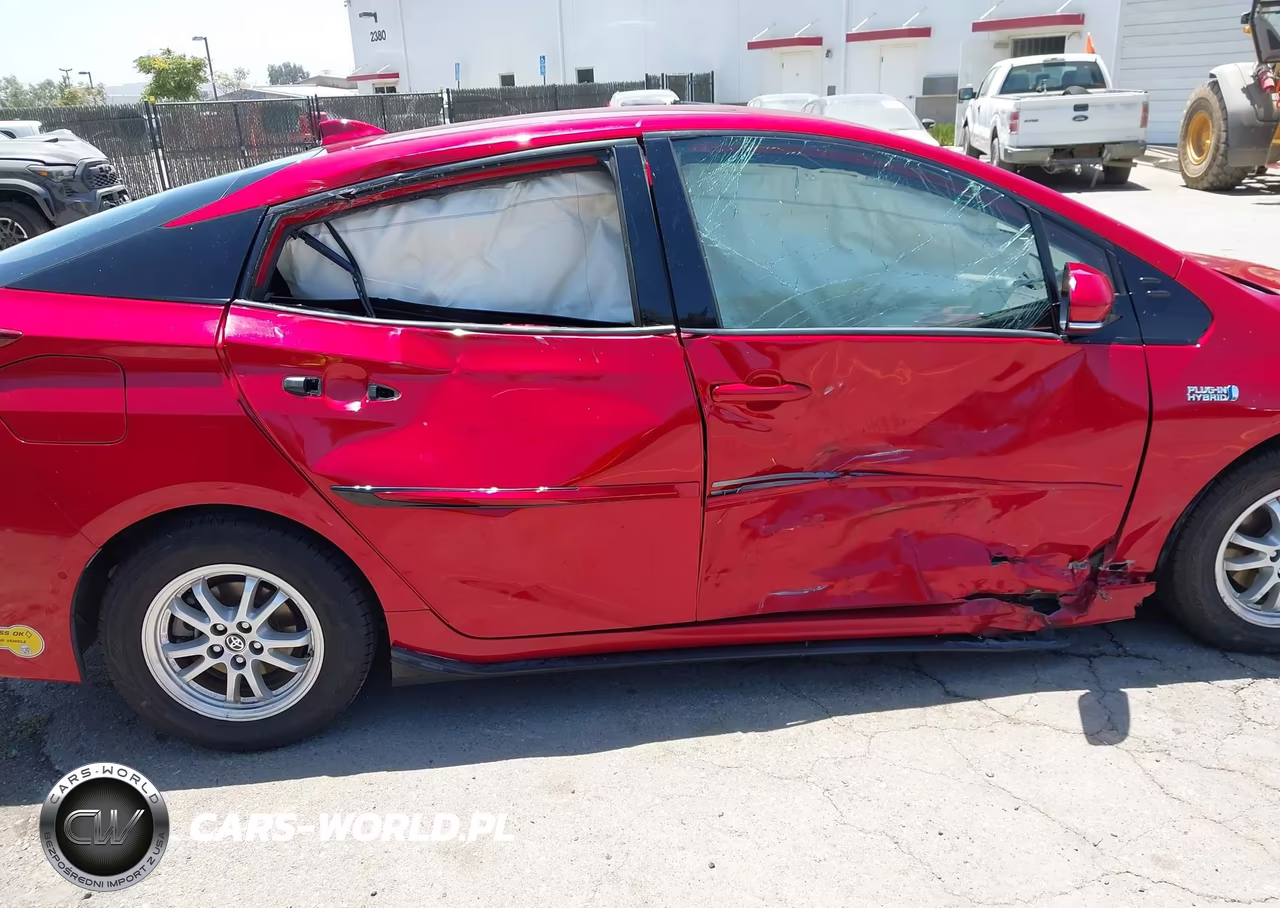 2020 Toyota Prius Prime Limited VIN:JTDKARFPXL3158766 - 6