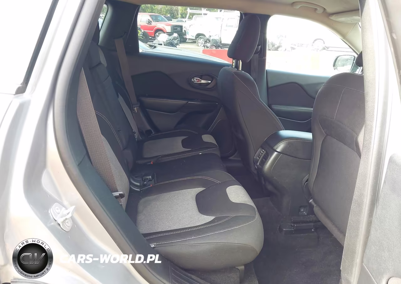 2014 Jeep Cherokee Latitude VIN:1C4PJLCB2EW221288 - 8